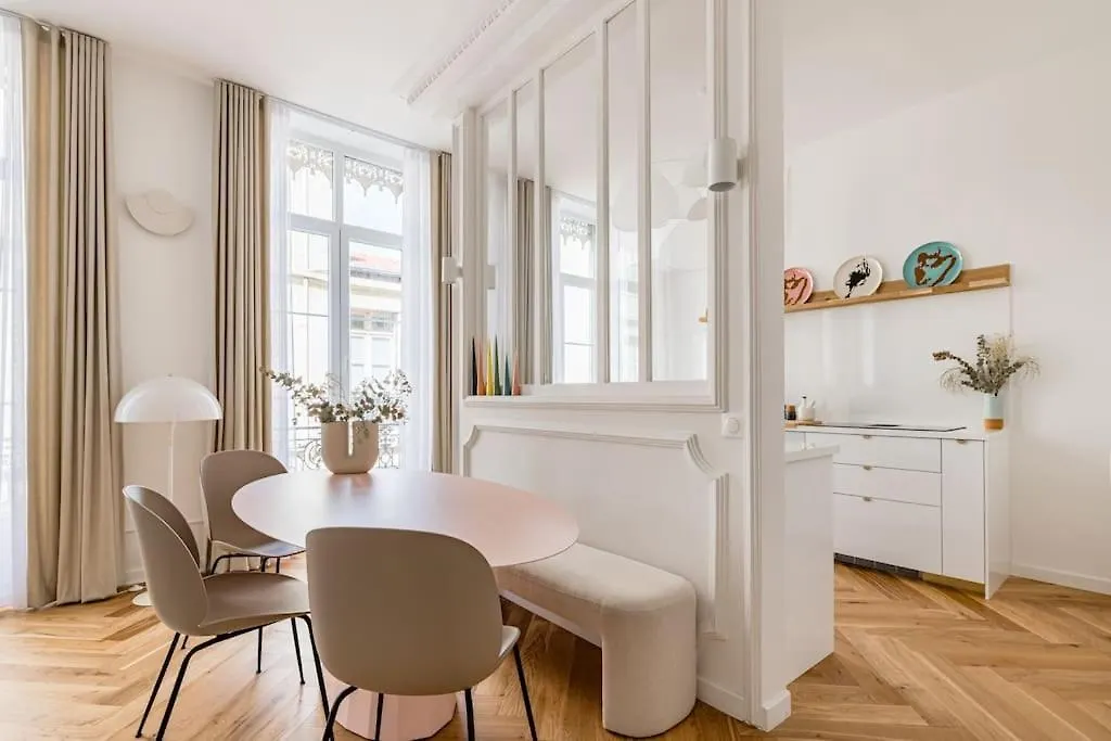 Apartment Beige Hospitalite - Apotheose Luxueux- 3 Chambres - Parking Prive Saint-Etienne