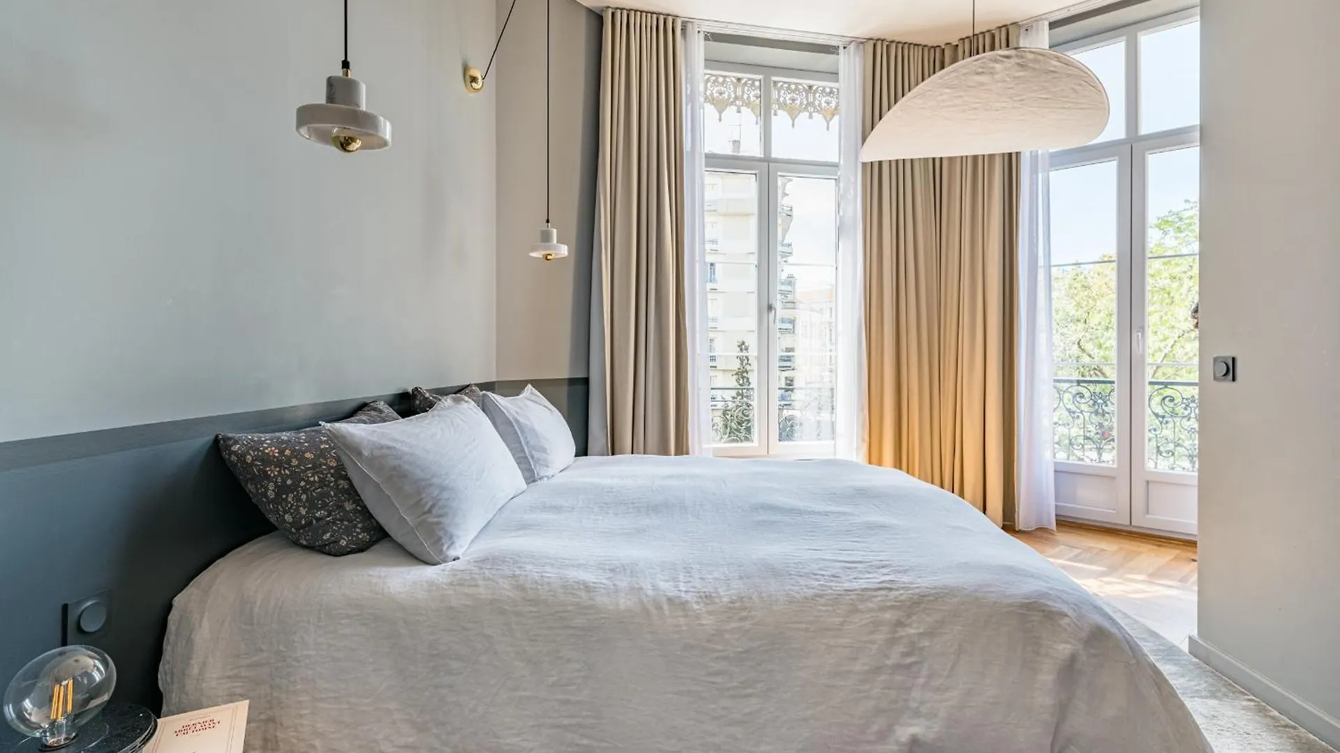 Apartment Beige Hospitalite - Apotheose Luxueux- 3 Chambres - Parking Prive Saint-Etienne