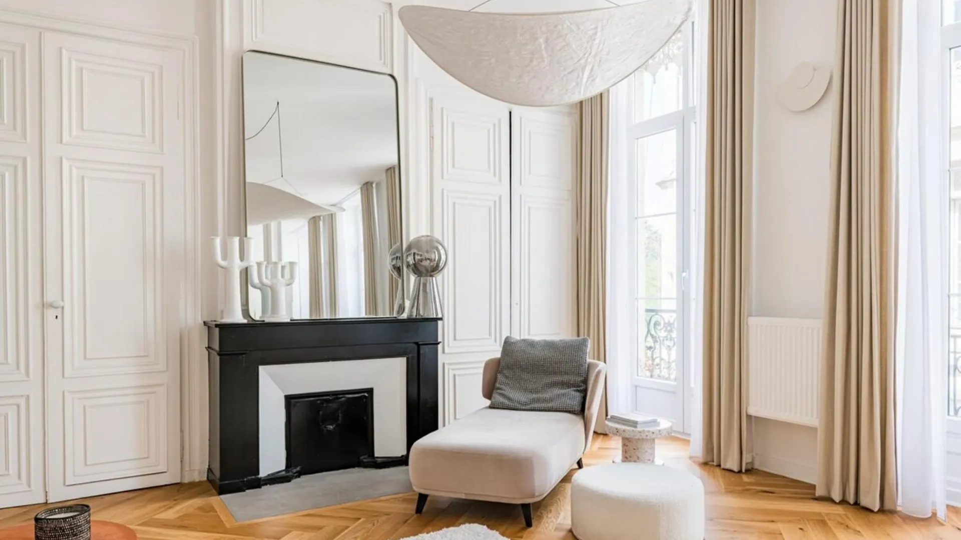 Beige Hospitalite - Apotheose Luxueux- 3 Chambres - Parking Prive Saint-Etienne  Saint-Etienne (Loire)