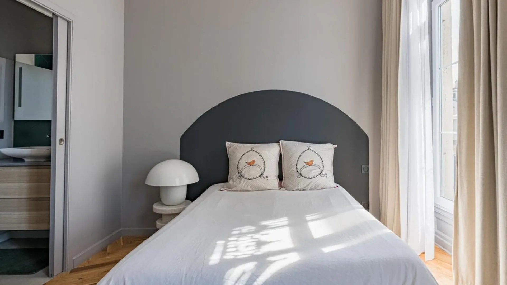 Beige Hospitalite - Apotheose Luxueux- 3 Chambres - Parking Prive Saint-Etienne  0*, Saint-Etienne (Loire)